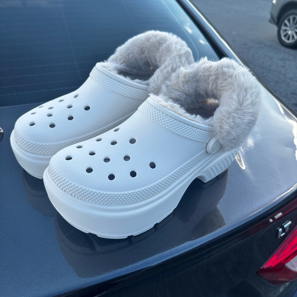 CROCS Women's White Fur-Lined Mules